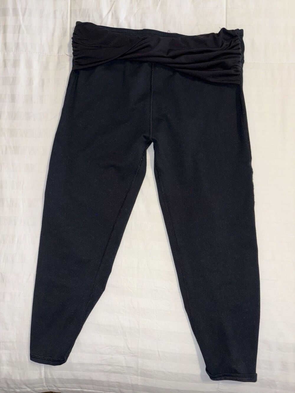 Fabletics Leggings Women's Size Small Black Capri Workout Twisted Waist